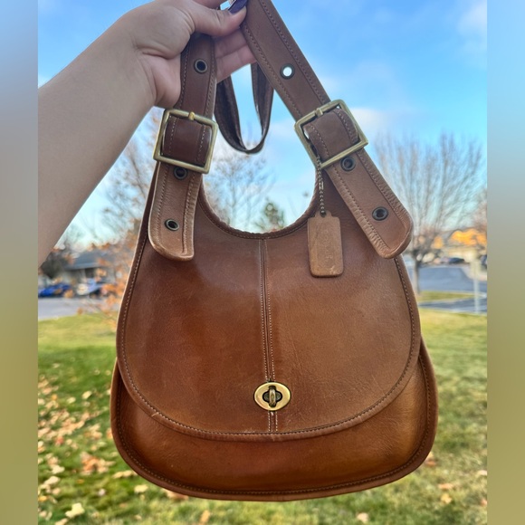 Coach Vintage NYC Crescent in Saddle - Picture 4 of 16